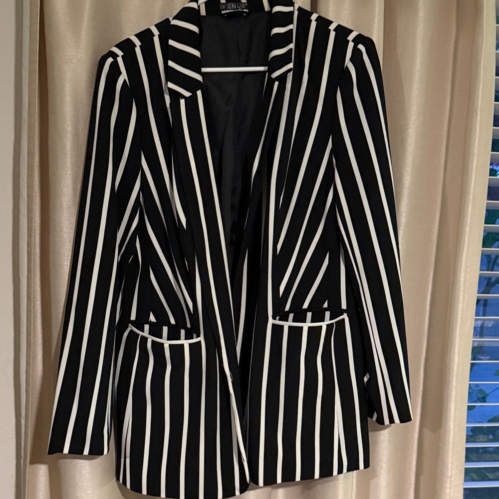 Venus Black and White Striped Blazer size 8
